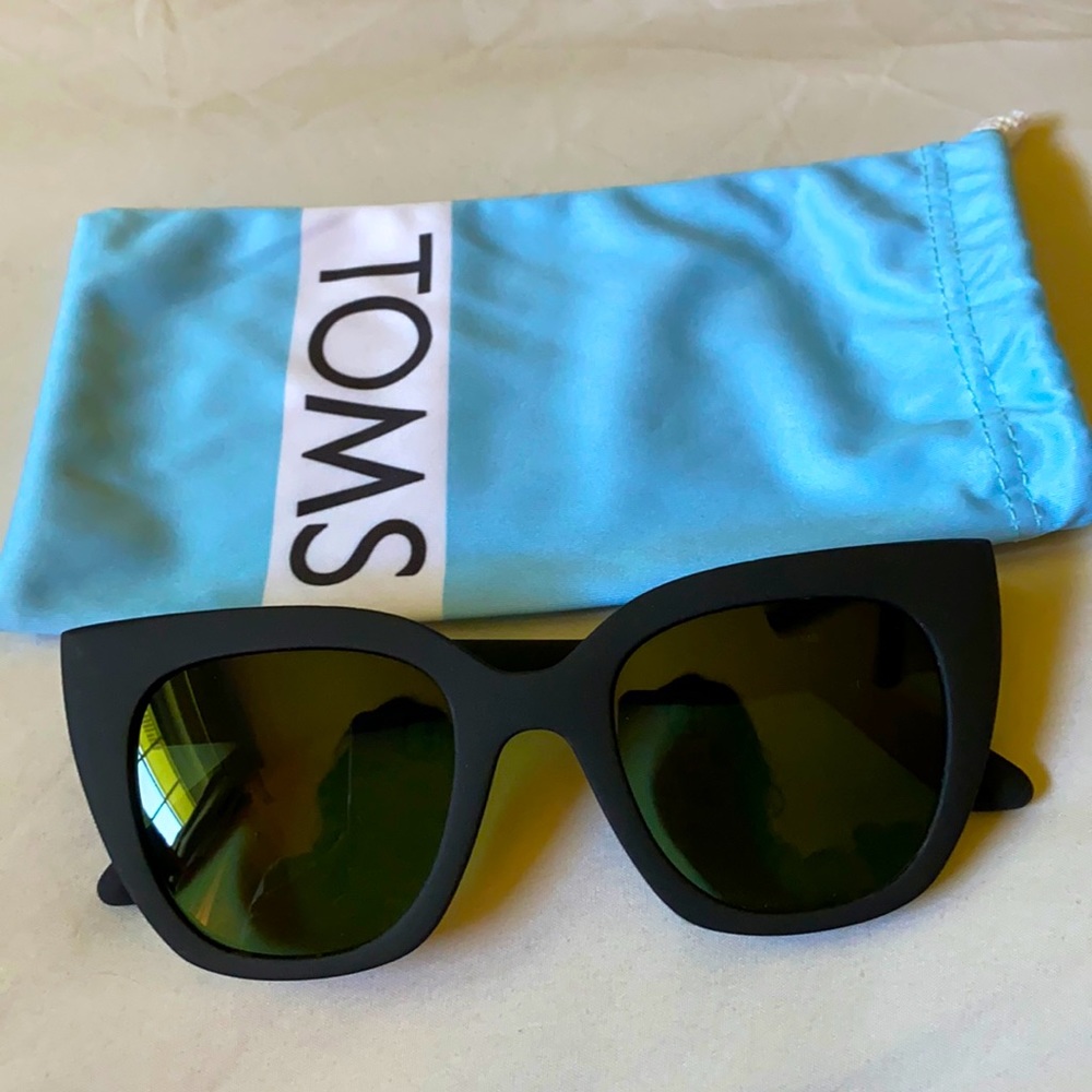 Toms Sydney Matte Black Sunglasses